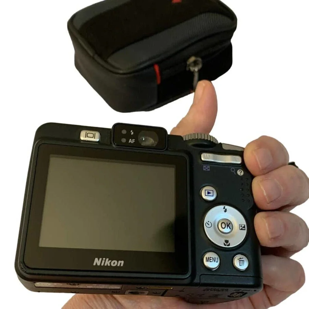 Vintage Collectible NIKON COOLPIX P50 Digital Camera UNTESTED and Wenger Case